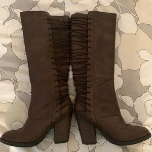 Brown boots with back lace up